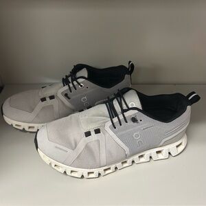 On Running: On Cloud 5 Waterproof Shoes Sneakers Glacier/White, Women Size 7